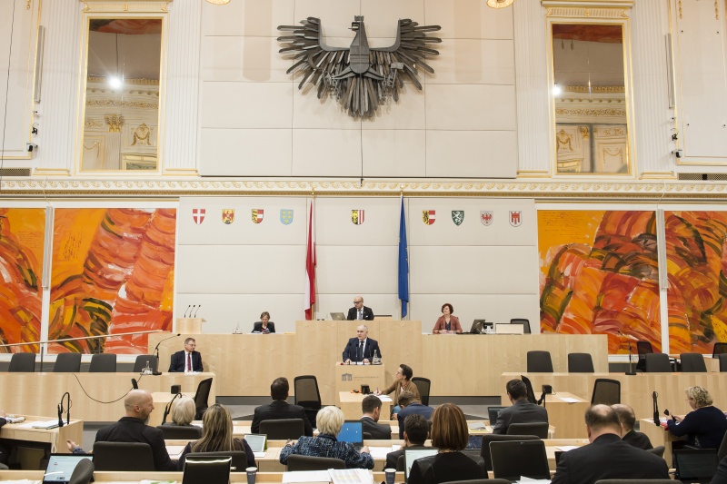 Am Rednerpult: Bundesrat Thomas Dim (F)