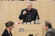 Am Rednerpult: Bundesrat Horst Schachner (S)