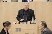Am Rednerpult: Bundesrat Horst Schachner (S)