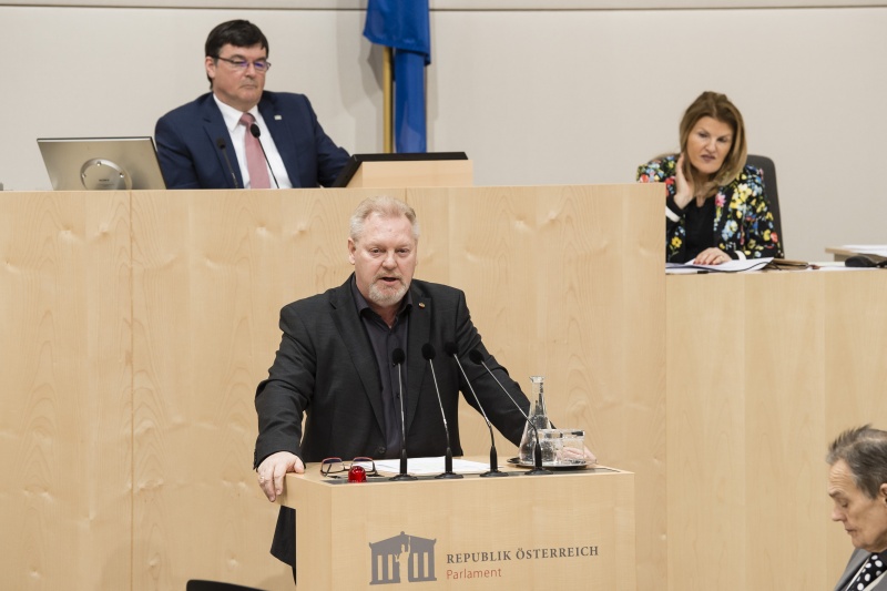 Am Rednerpult: Bundesrat Horst Schachner (S)