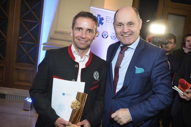 Von links:  Preisträger Markus Isser, Nationalratspräsident Wolfgang Sobotka (V)