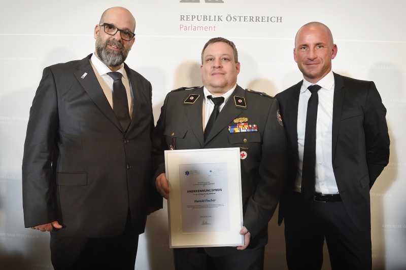 Von links: Präsident Stellvertreter des BVRD Clemens Kaltenberger, Preisträger Harald Fischer, Marcel Kohl-Peterke