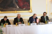 Nationalratspräsident Wolfgang Sobotka (V) (2. von rechts) während der Aussprache
