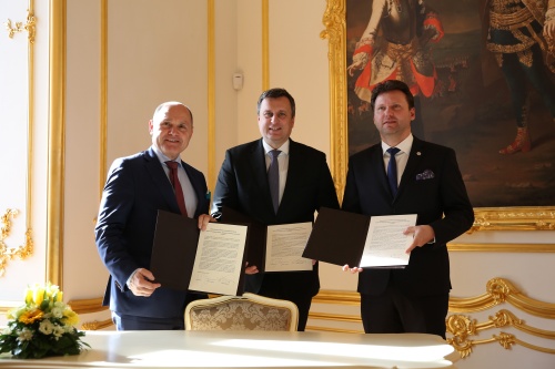 Von links: Nationaratspräsident Wolfgang Sobotka (V), Slowakischer Parlamentspräsident Andrej Danko, Tschechischer Parlamentspräsident Radek Vondráček