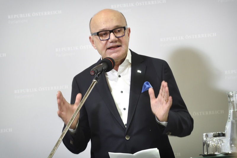 Begrüßung durch Bundesratspräsident Robert Seeber (V)