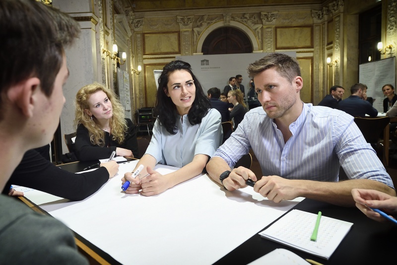 Von links: Nationalratsabgeordnete Eva Maria Holzleitner (S), Nationalratsabgeordnete Barbara Neßler (G), Nationalratsabgeordneter David Stögmüller (G)