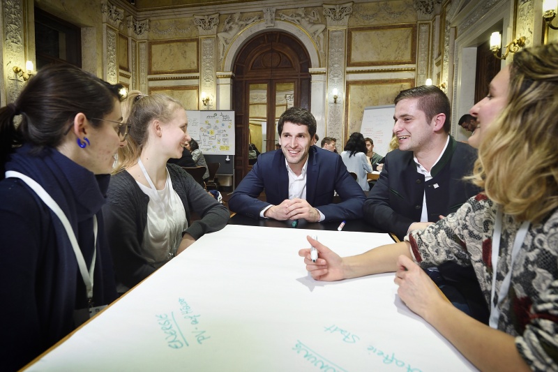 Von links: Nationalratsabgeordneter Lukas Hammer (G), Nationalratsabgeordneter Lukas Brandweiner (V)