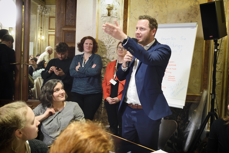 Nationalratsabgeordneter Michael Schnedlitz (F) am Wort