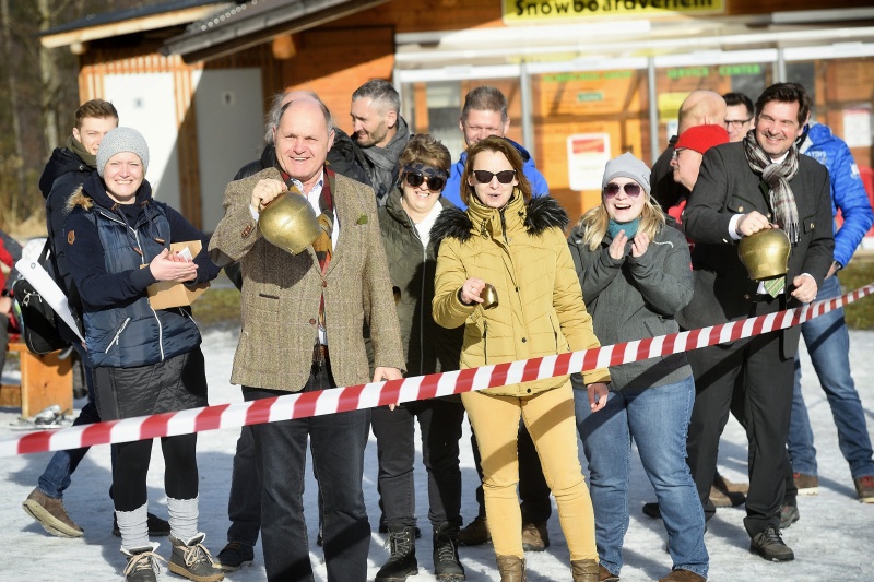 Nationalratspräsident Wolfgang Sobotka (V) feuert die Waiserkindern beim Skirennen an