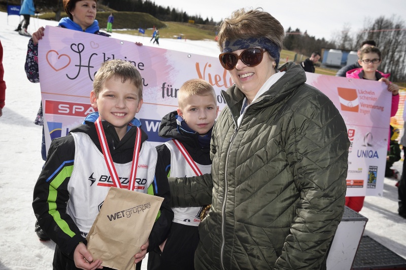 Waiserkinder aus Russland und der Ukraine beim Abschlussrennen und Siegerehrung