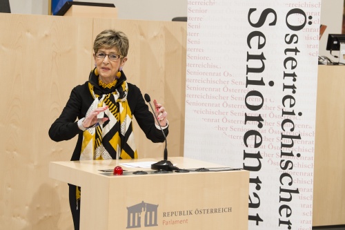 Am Rednerpult: Präsidentin Österreichischer Seniorenrat Ingrid Korosec