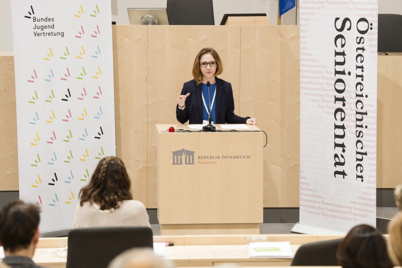 Am Rednerpult: Fit for Internet Valerie Michaelis