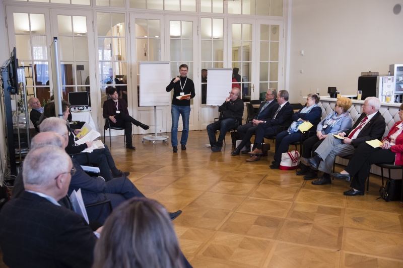 Bildmitte: ELGA Geschäftsführer Franz Leisch. Blick Richtung VeranstaltungsteilnehmerInnen