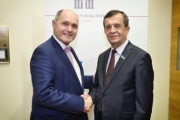 Von links: Nationalratspräsident Wolfgang Sobotka (V), Stv. Parlamentspräsident von Usbekistan Zayniddin Nizamkhodjaev