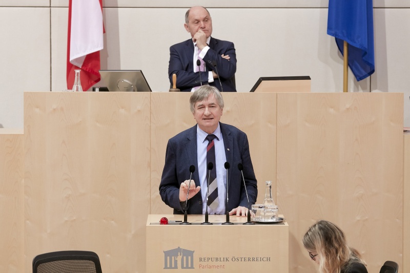 Am Rednerpult Nationalratsabgeordneter Josef Smolle (V)