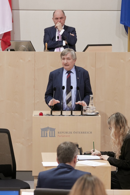 Am Rednerpult Nationalratsabgeordneter Josef Smolle (V)