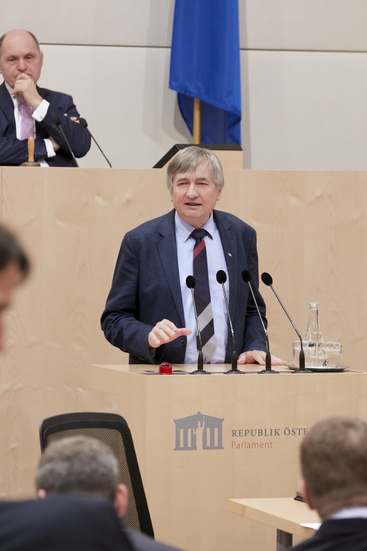 Am Rednerpult Nationalratsabgeordneter Josef Smolle (V)