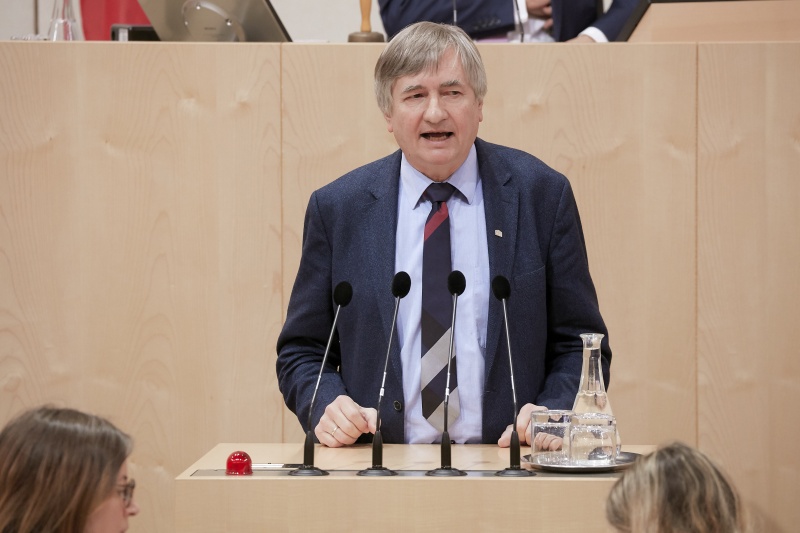 Am Rednerpult Nationalratsabgeordneter Josef Smolle (V)