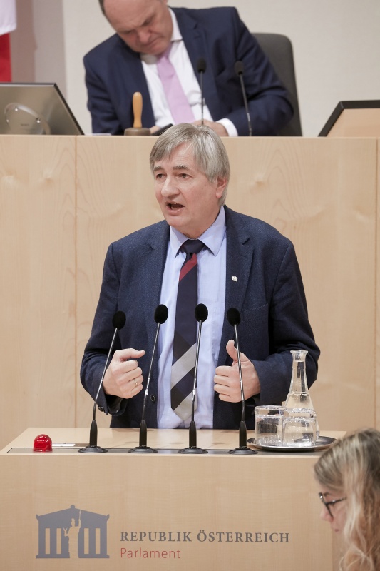 Am Rednerpult Nationalratsabgeordneter Josef Smolle (V)