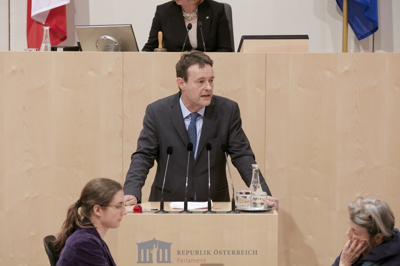 Am Rednerpult Nationalratsabgeordneter Georg Bürstmayr (G)