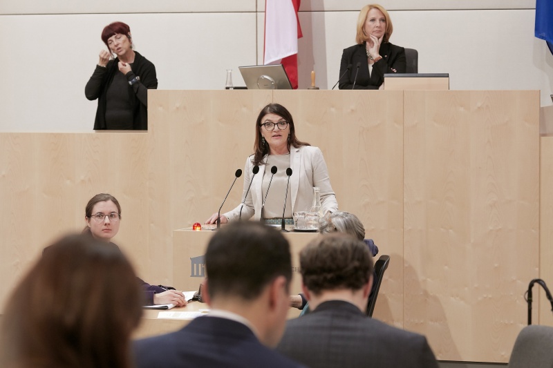 Am Rednerpult Nationalratsabgeordnete Alexandra Tanda (V)