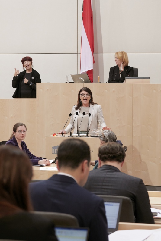 Am Rednerpult Nationalratsabgeordnete Alexandra Tanda (V)