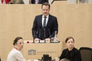 Am Rednerpult: Nationalratsabgeordneter Walter Rauch (F)