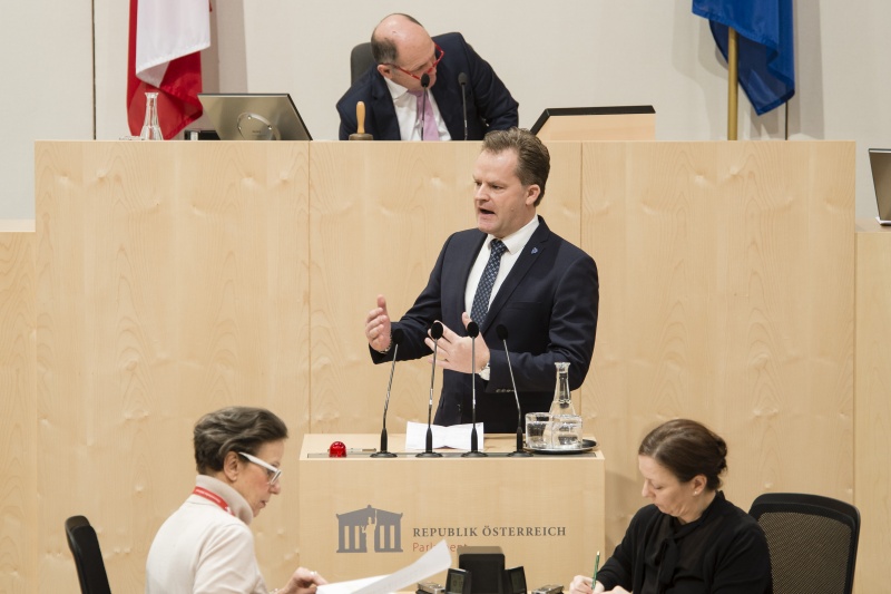 Am Rednerpult: Nationalratsabgeordneter Walter Rauch (F)