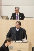 Am Rednerpult: Nationalratsabgeordneter Josef Muchitsch (S) Am Präsidium: Dritter Nationalratspräsident Norbert Hofer (F)