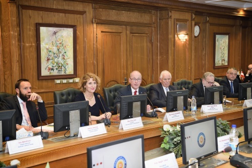 Mitglieder der Österreichischen Delegation. Von links: Martin Woller, Ulrike Sych, Friedrich Faulhammer, Heinz Boyer, Georg Oberreiter, Botschafter Georg Stillfried