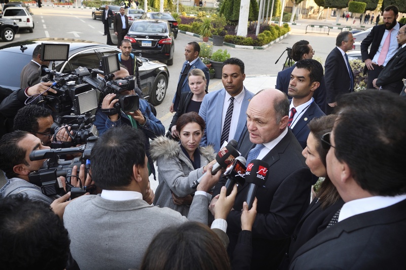 Treffen mit dem Minister für Hochschulwesen und Wissenschaft Khaled Atef Abdel-Ghaffar. Interview mit ägyptischen MedienvertreterInnen