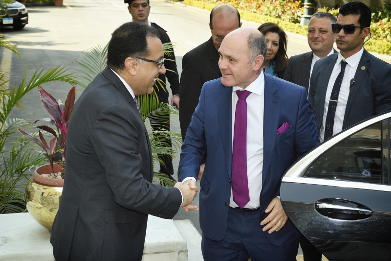 Treffen mit Premierminister Mostafa Madbouly . Von links: Ägyptischer Premierminister Mostafa Madbouly begrüßt Nationalratspräsident Wolfgang Sobotka (V)
