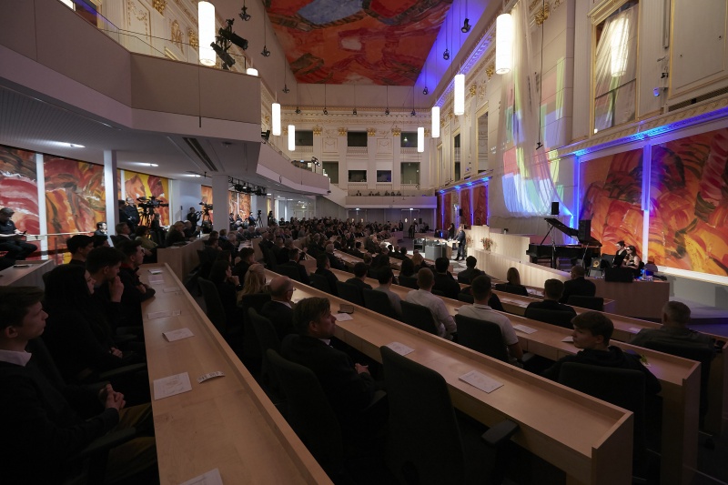 Eröffnungsworte durch Nationalratspräsident Wolfgang Sobotka (V). Blick Richtung VeranstaltungsteilnehmerInnen