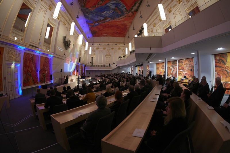 Eröffnungsworte durch Nationalratspräsident Wolfgang Sobotka (V). Blick Richtung VeranstaltungsteilnehmerInnen