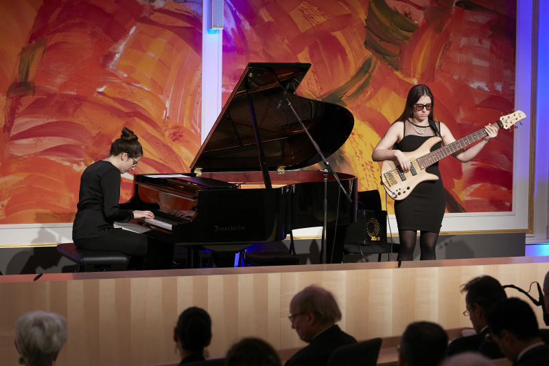Musikalische Untermalung durch Ciara Moser und Stephanie Weninger Universität für Musik und darstellende Kunst