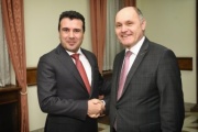 Von links: SDSM-Parteichef der Republik Nordmazedonien Zoran Zaev, Nationalratspräsident Wolfgang Sobotka (V)