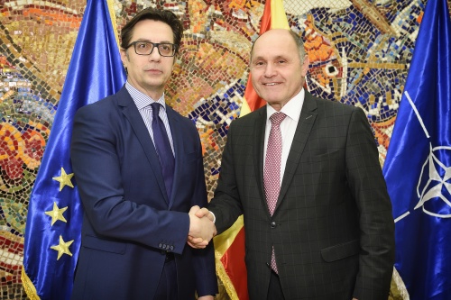 Von links: Präsident der Republik Nordmazedonien Stevo Pendarovski, Nationalratspräsident Wolfgang Sobotka (V)
