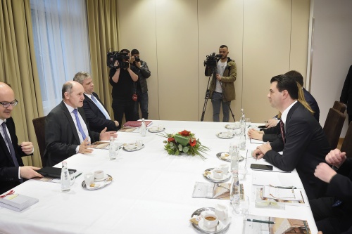 Treffen mit dem Vorsitzenden der Demokratischen Partei Lulzim Basha. Aussprache zwischen Nationalratspräsident Wolfgang Sobotka (V) (links) und dem Vorsitzenden der Demokratischen Partei Lulzim Basha (rechts)