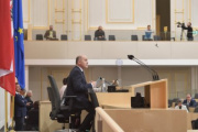 Sondersitzung mit besonderer Sitzverteilung. Vorsitz durch Nationalratspräsident Wolfgang Sobotka (V)