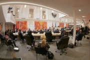 Rede von Bundeskanzler Sebastian Kurz (V). Blick Richtung Sitzungsteilnehmer mit erweitertem Sitzabstand