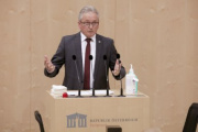Am Rednerpult Bundesrat Karl Bader (V)