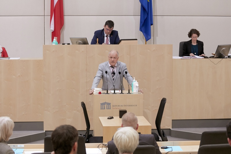 Am Rednerpult Bundesrat Ingo Appé (S)