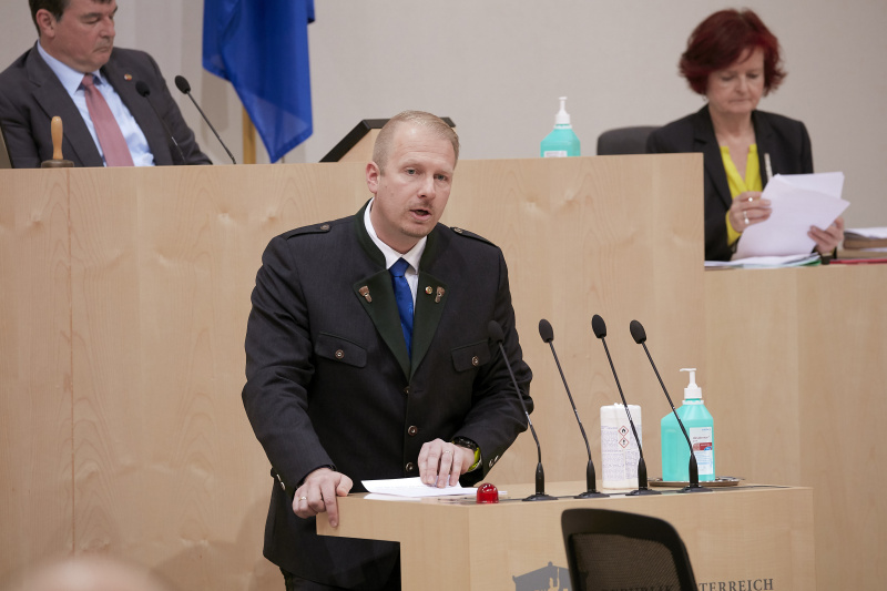 Am Rednerpult: Markus Leinfellner (F)