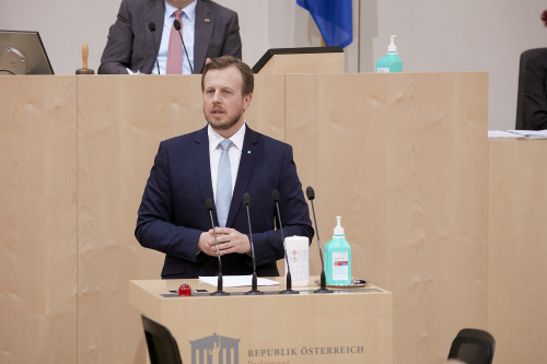 Am Rednerpult Bundesrat Karlheinz Kornhäusl (V)