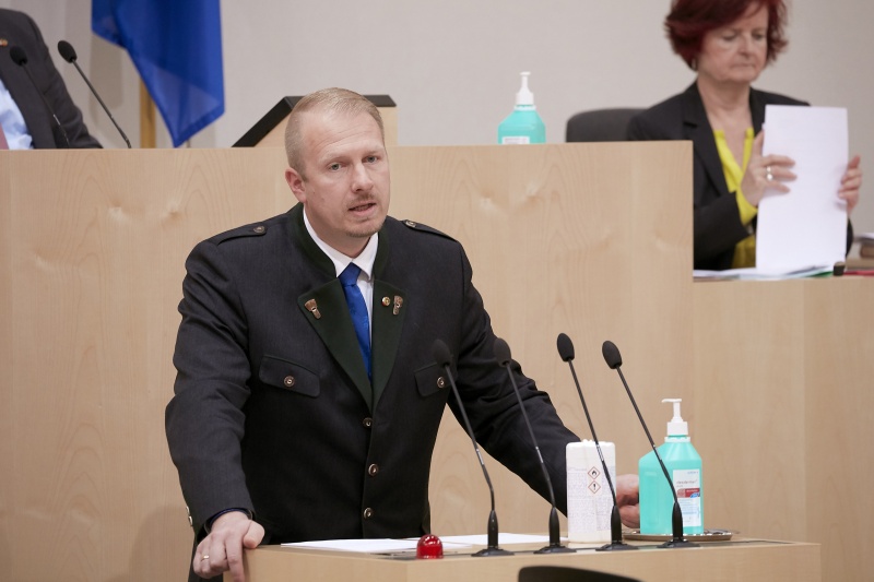 Am Rednerpult Bundesrat Markus Leinfellner (F)