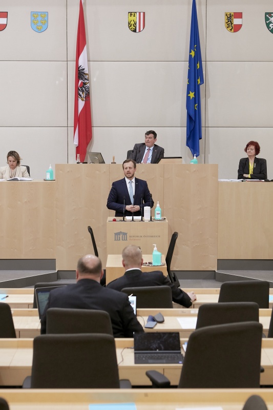 Am Redenrpult Bundesrat Karlheinz Kornhäusl (V)