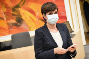 Klubobfrau Pamela Rendi-Wagner (S) mit Mund-Nasen-Schutzmaske