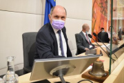 Nationalratspräsident Wolfgang Sobotka (V) am Präsidium mit Schutzmaske