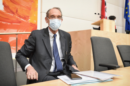 Wissenschaftsminister Heinz Faßmann (V) mit Schutzmaske
