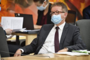 Gesundheitsminister Rudolf Anschober (N) mit Schutzmaske